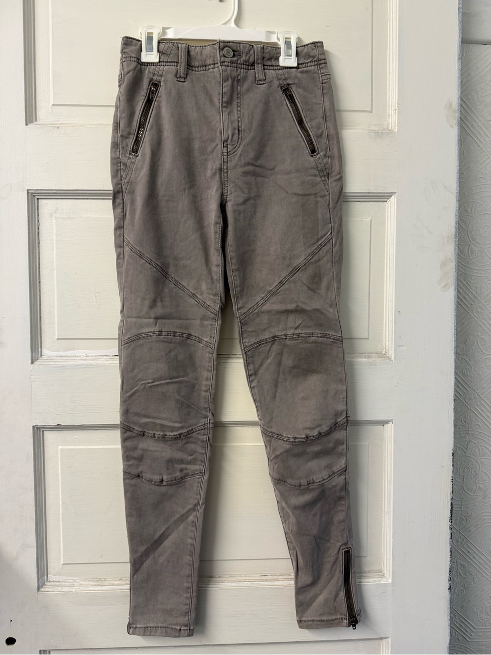 American Eagle Outfitters Women’s Skinny Jeans in Gray